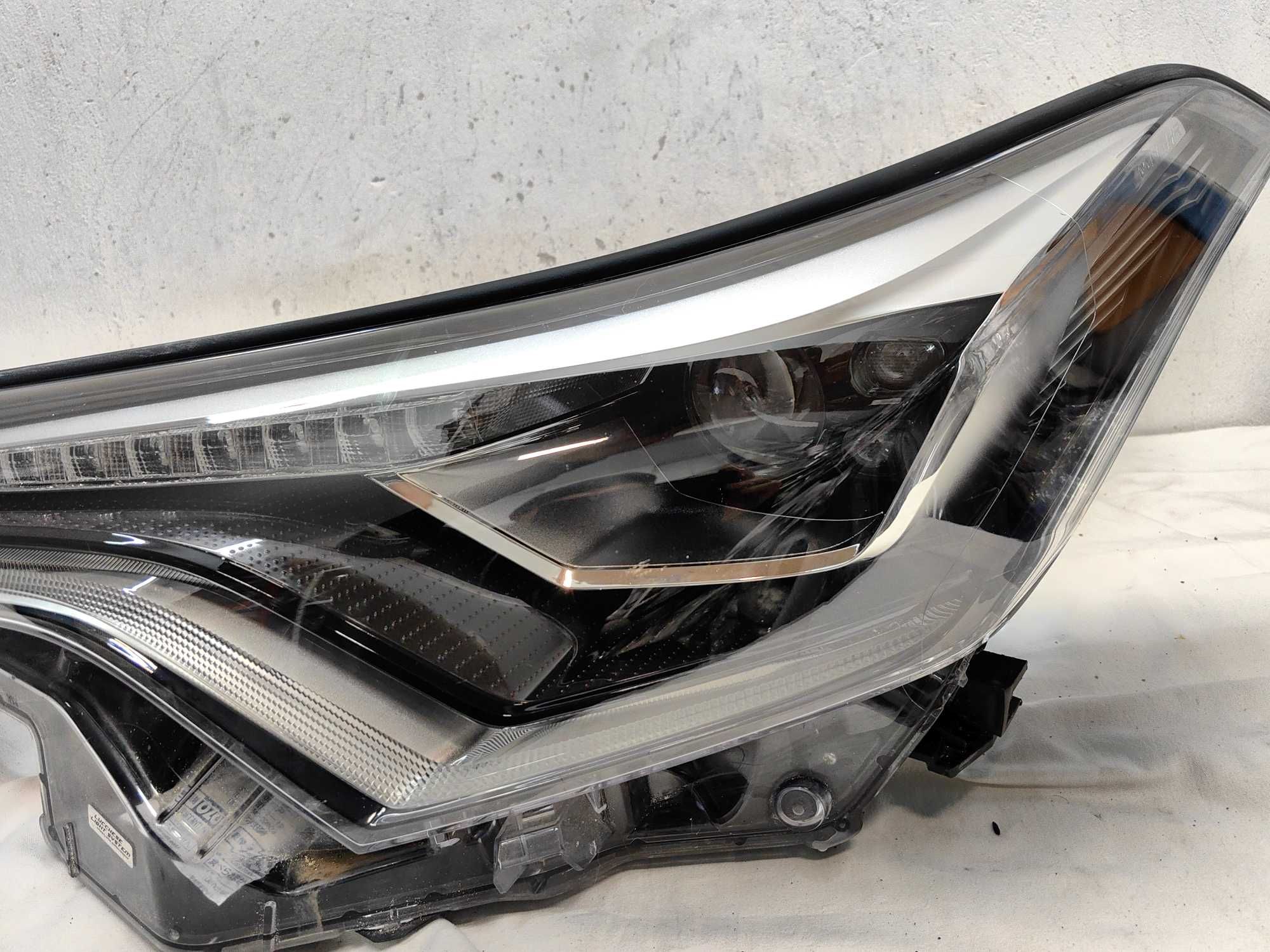Оригинален фар Тойота  Toyota C-HR Full Led