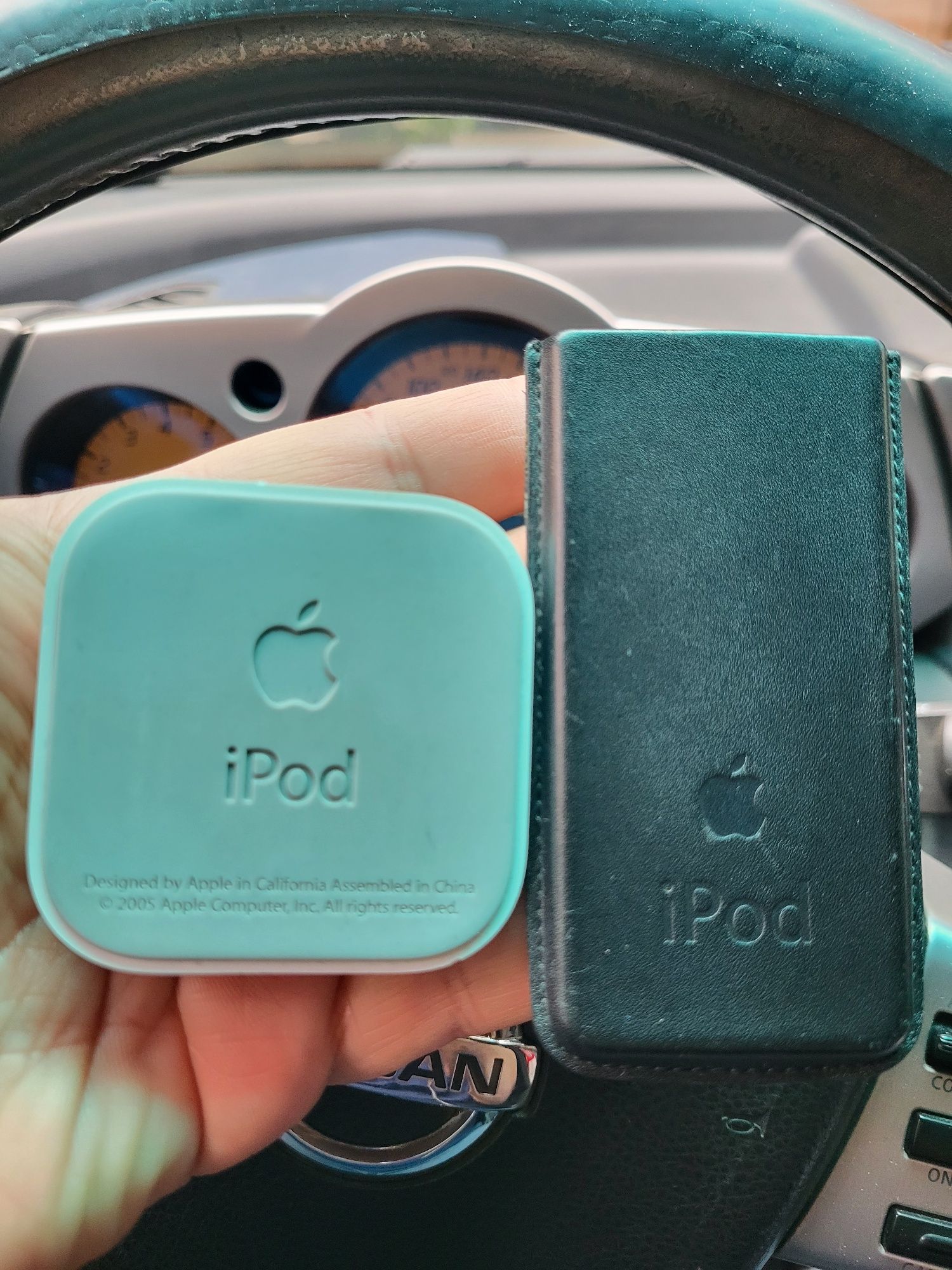 Зарядка подставка и чехол на iPod 5 поколения. Оригинальные.