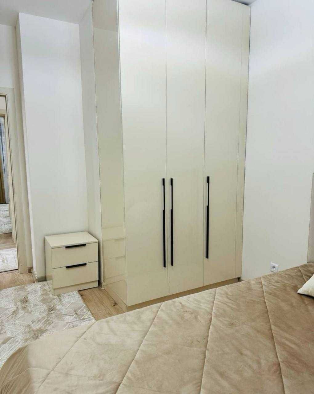 Мирабадский район Сдается 2 ком кв-ра 3/9 на метро Айбек,  129*