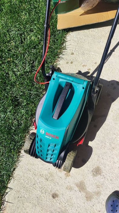 Mașină de tuns iarba Bosch Rotak