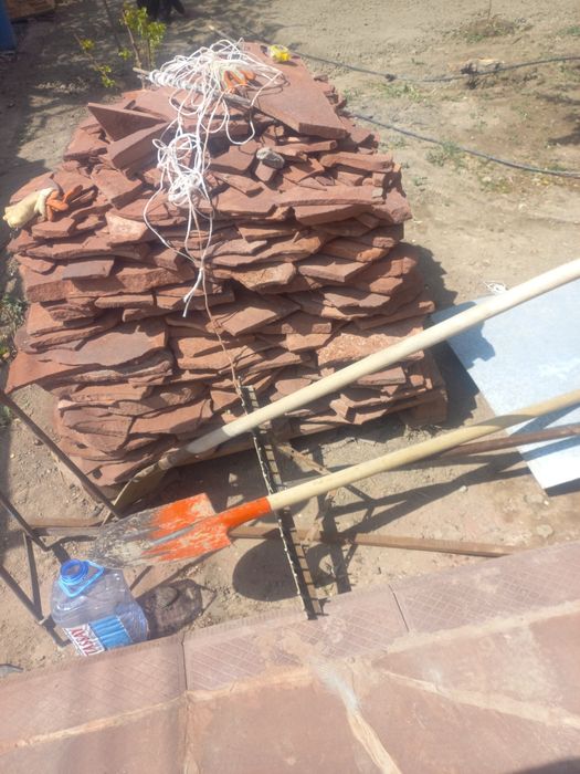 Натуральный камень плитняк,отлично подойдёт для отмосок и обшивки фунд