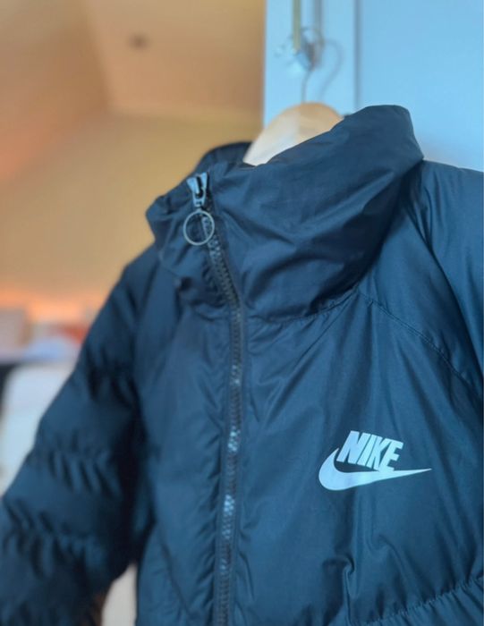 vand geaca nike.