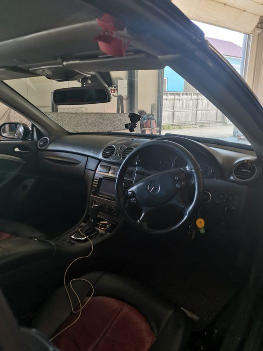 Dezmembrez mercedes clk cabrio 24benzina v6 din 2005