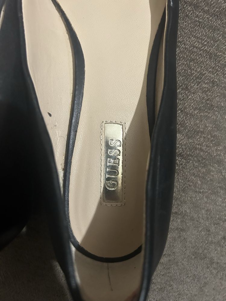 Обувки Guess 37n