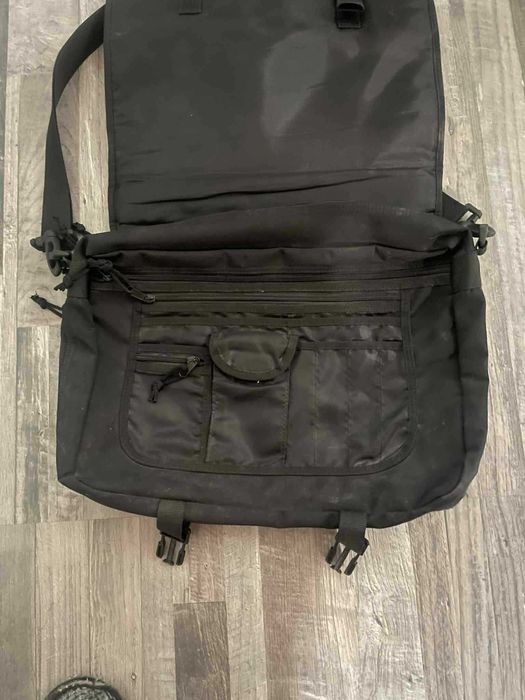 Раница за лаптоп много удобна