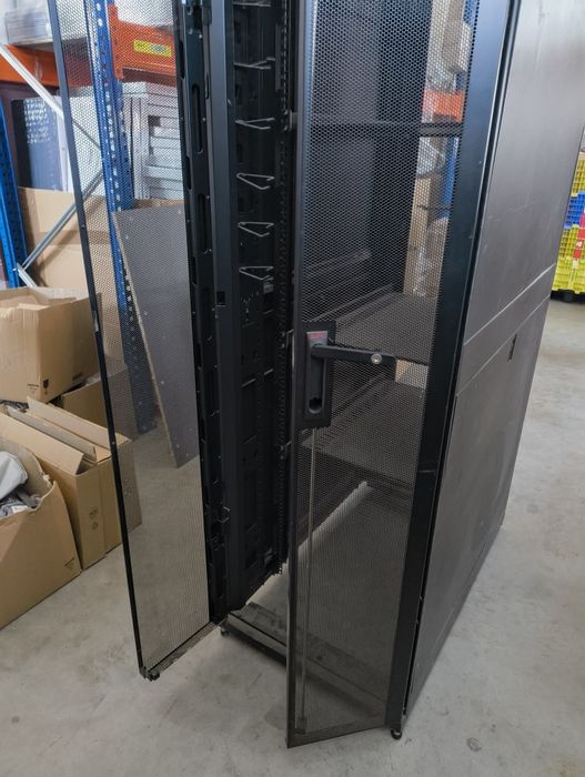 Сървърен шкаф APC | Server Rack