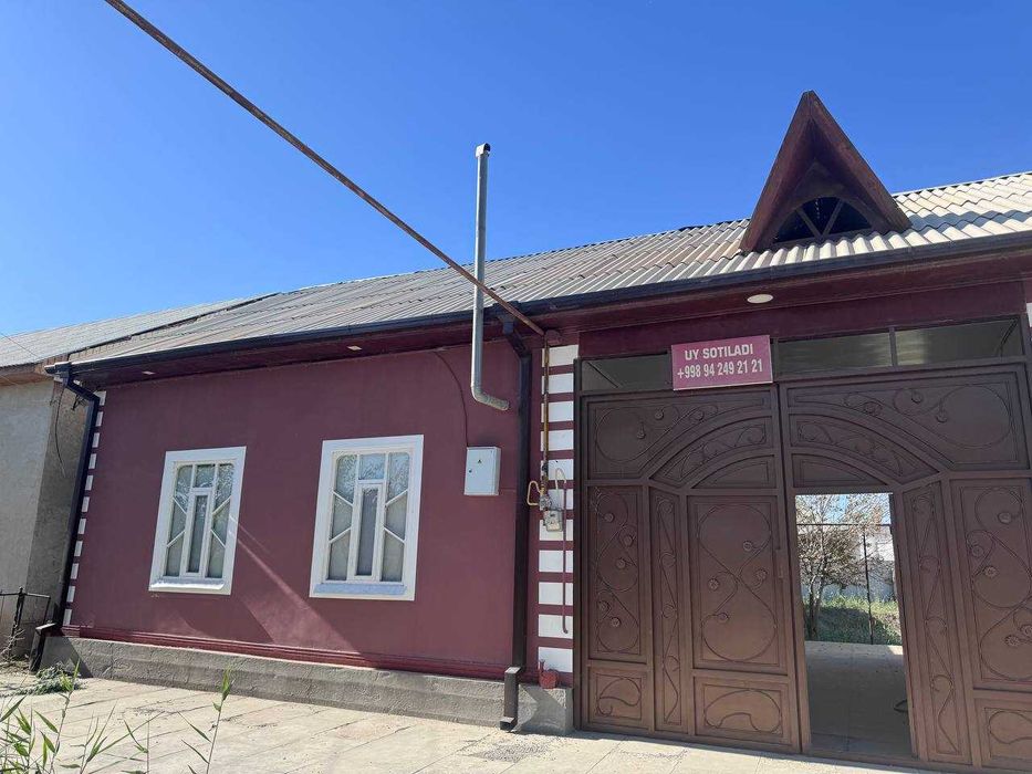 Qorako‘l Akademik Litsey oldida uy sotiladi