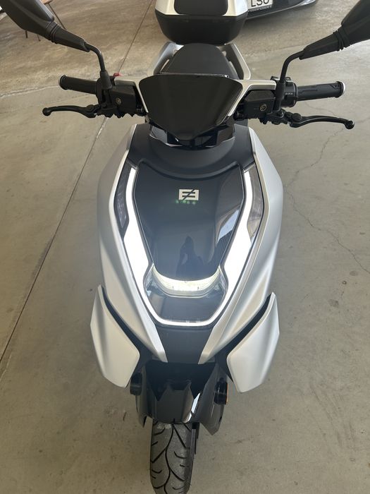 Vand scuter full electric cfmoto zeeho ae8+
