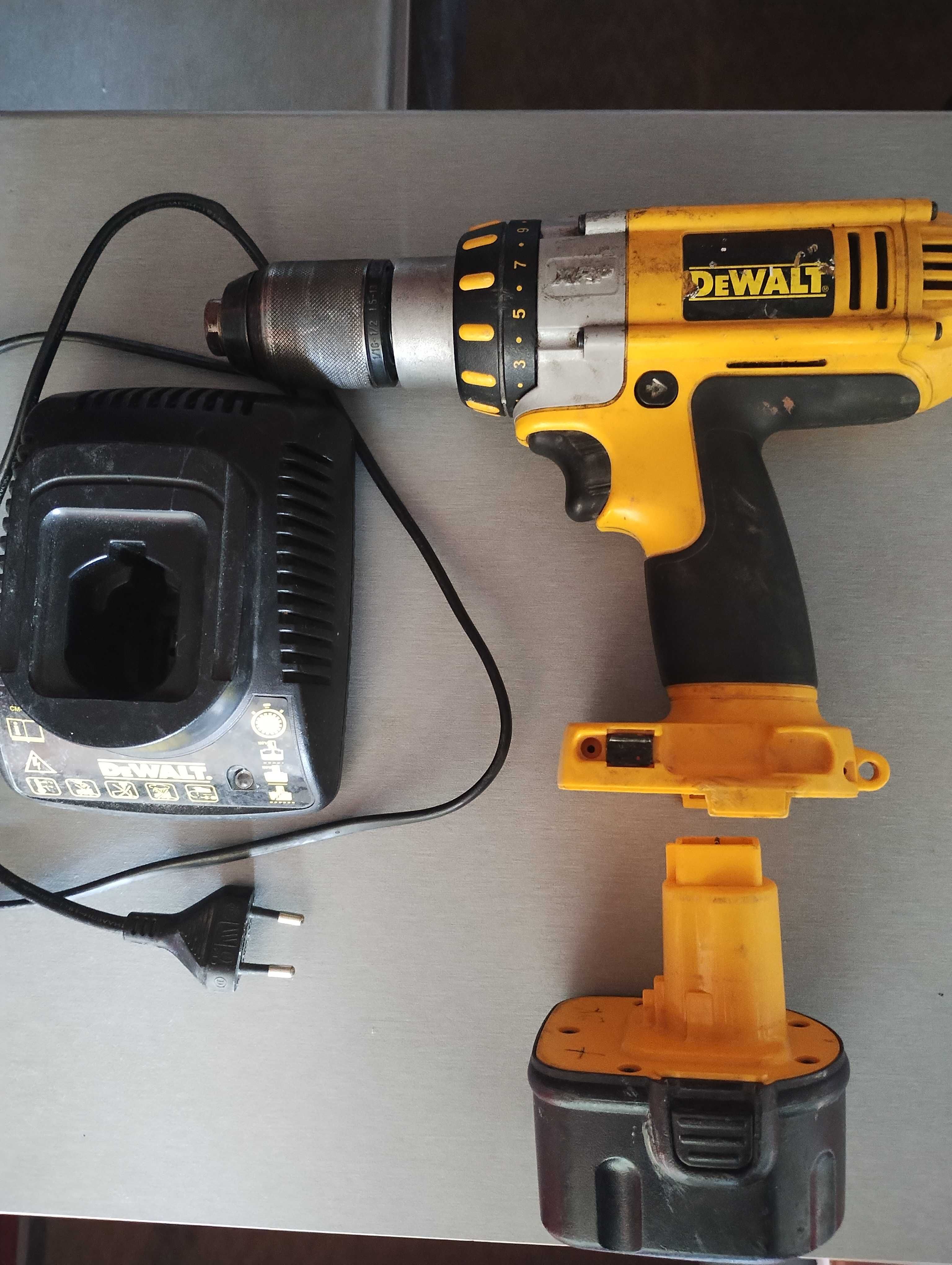 Винтоверт  Dewalt.Перфектен.Със зарядно и батерия