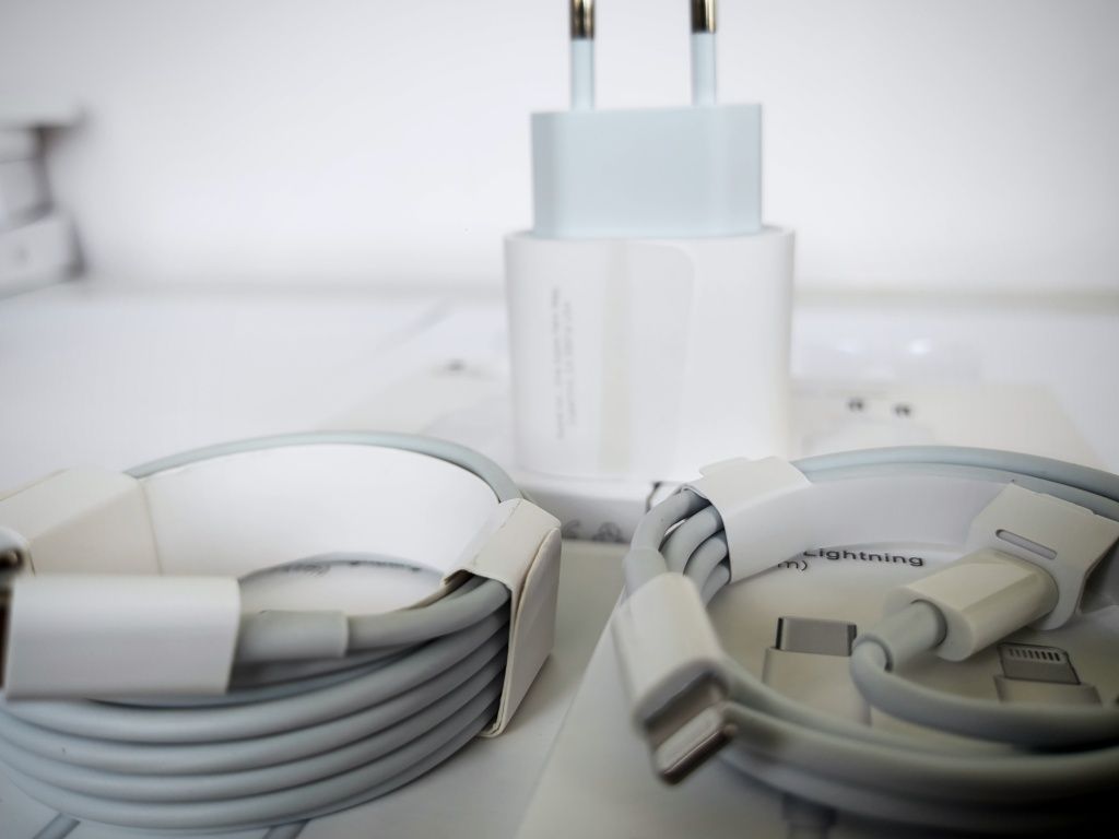 Cablu apple iPhone usb type c to lightning de 1 metru si 2 metri ios