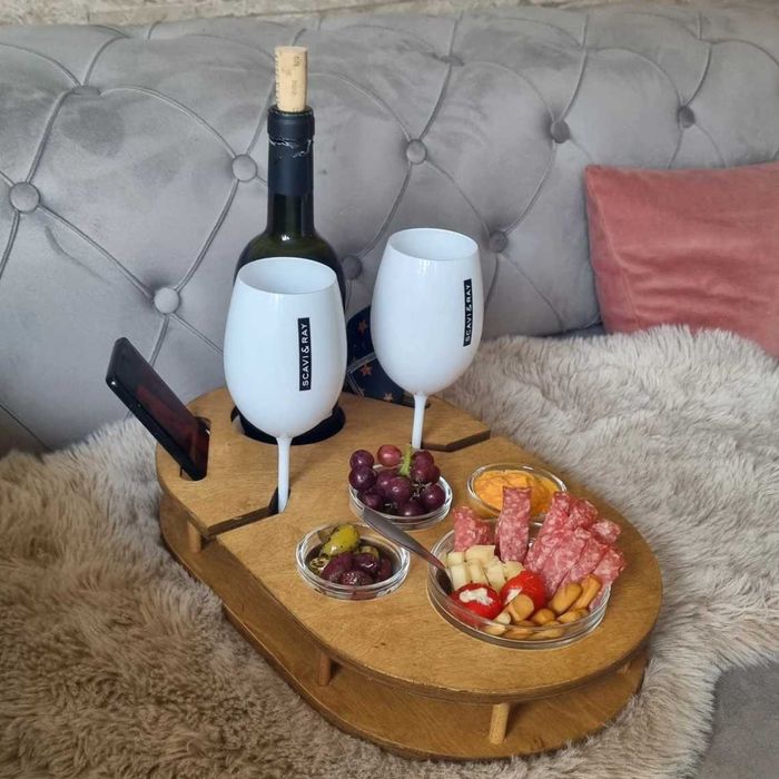Дървен поднос за вино и мезета