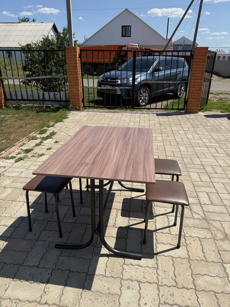 Продам стол и стулья