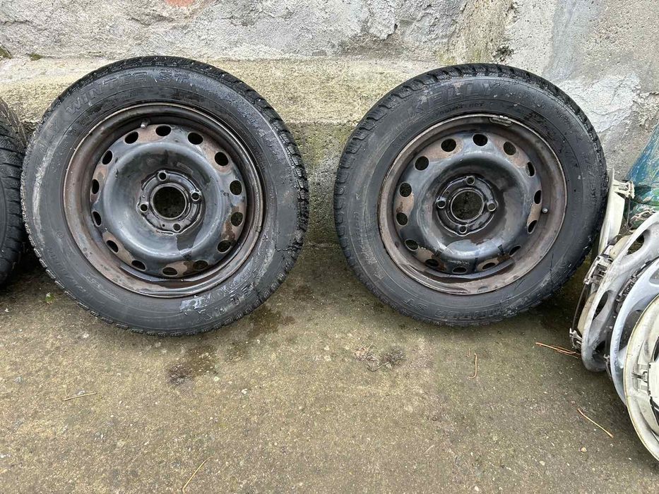 Зимни гуми с тасове 175/65R14 от пежо 206.