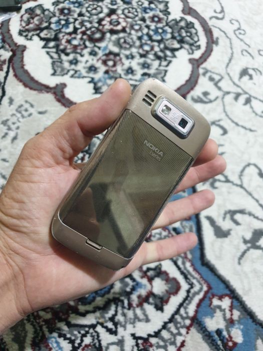 Nokia E72 gold sotladi