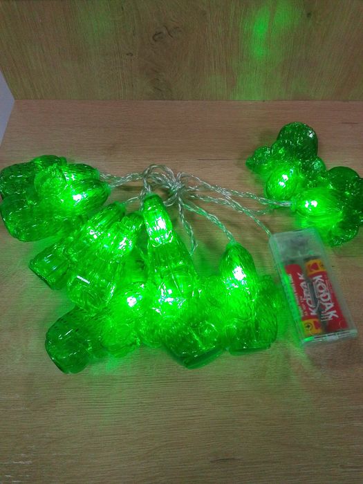 Продам ёлочные гирлянды .работают от батареек