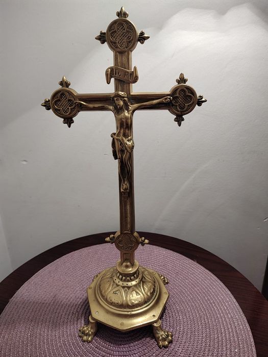 Crucifix din bronz
