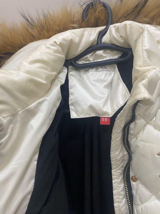 Продается зимняя куртка девочке! В отличном состоянии!