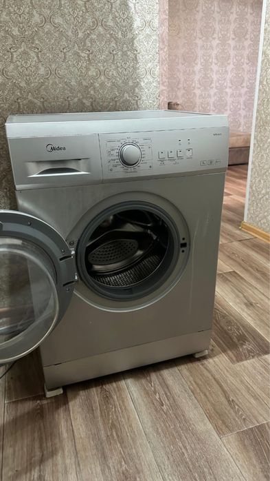 Продается стиральная машина Midea