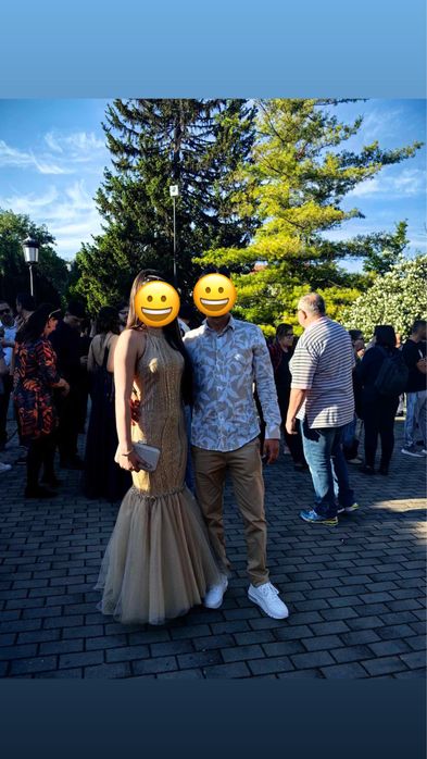 Златиста бална рокля тип „Русалка“ с камъчета