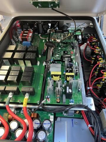 Reparații invertoare solare