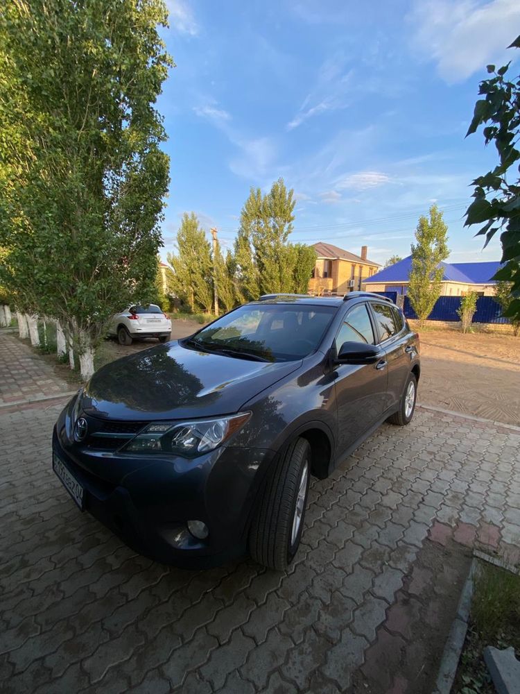 Продам машину RAV4