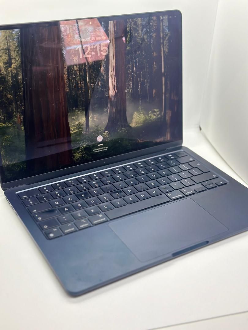 Laptop Apple MacBook Air 13-inch, Apple M2, 8 GB, 256GB -A-