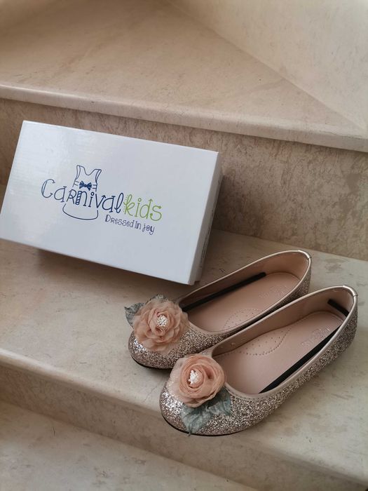 Детски официални обувки в златист цвят, размер 36,тип "балерина"