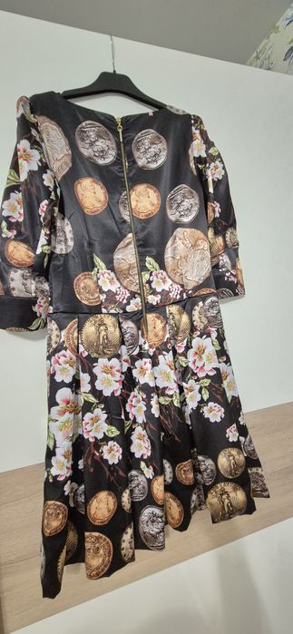 Сатенена рокля за повод или парти