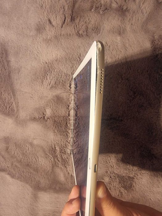 tableta apple ipad pro gen1 12 inchi cu defect