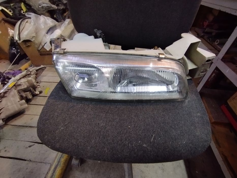Мазда кронос правая фара оригинал