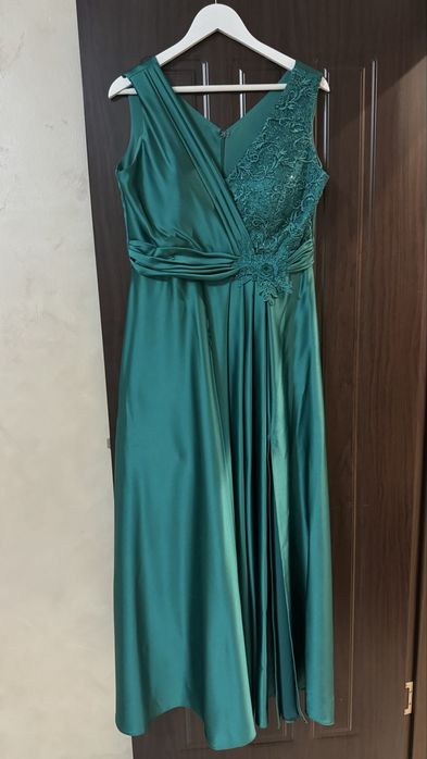 Рокля за официален повод с цепка размер М