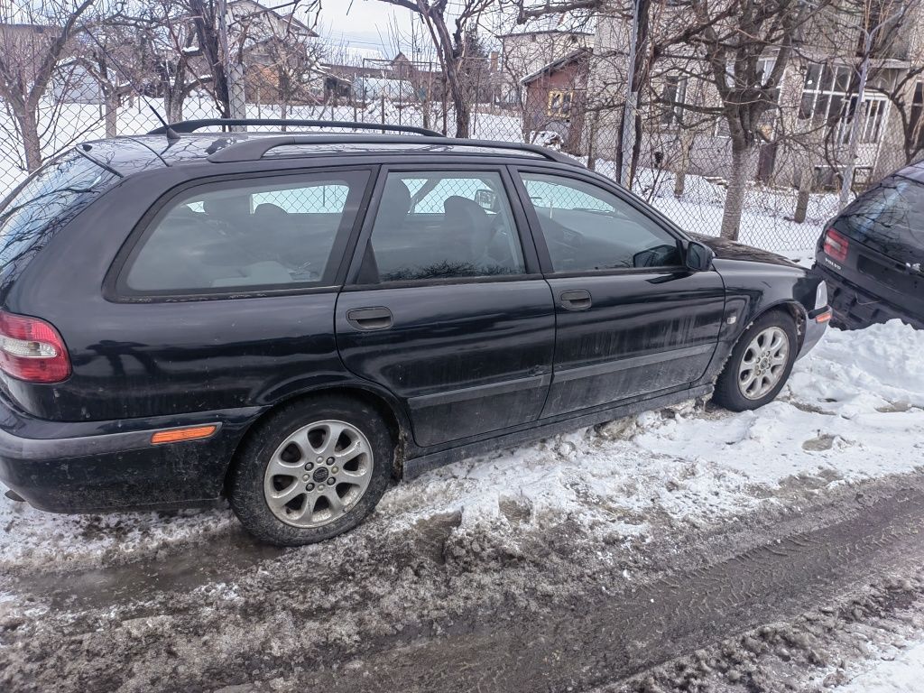 VOLVO V40 1.9 102