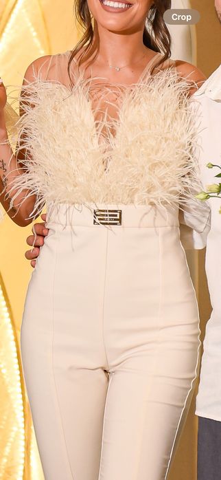 Елегантен бежов гащеризон с пера