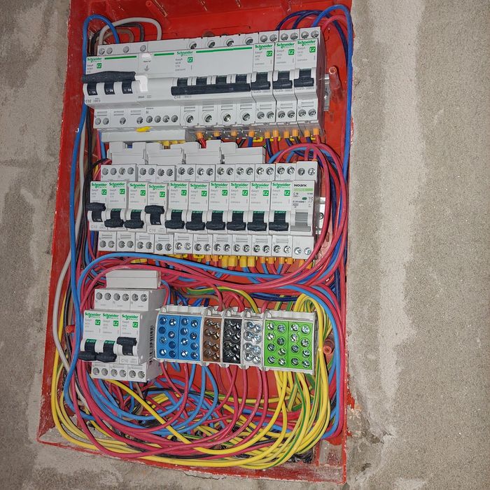 ELECTRICIENI AUTORIZATI ANRE instalatii electrice urgente .