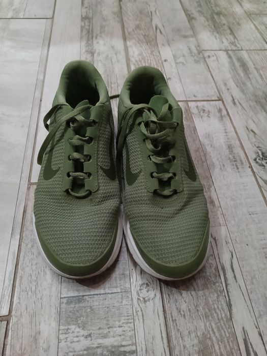 Продавам маратонки Nike
