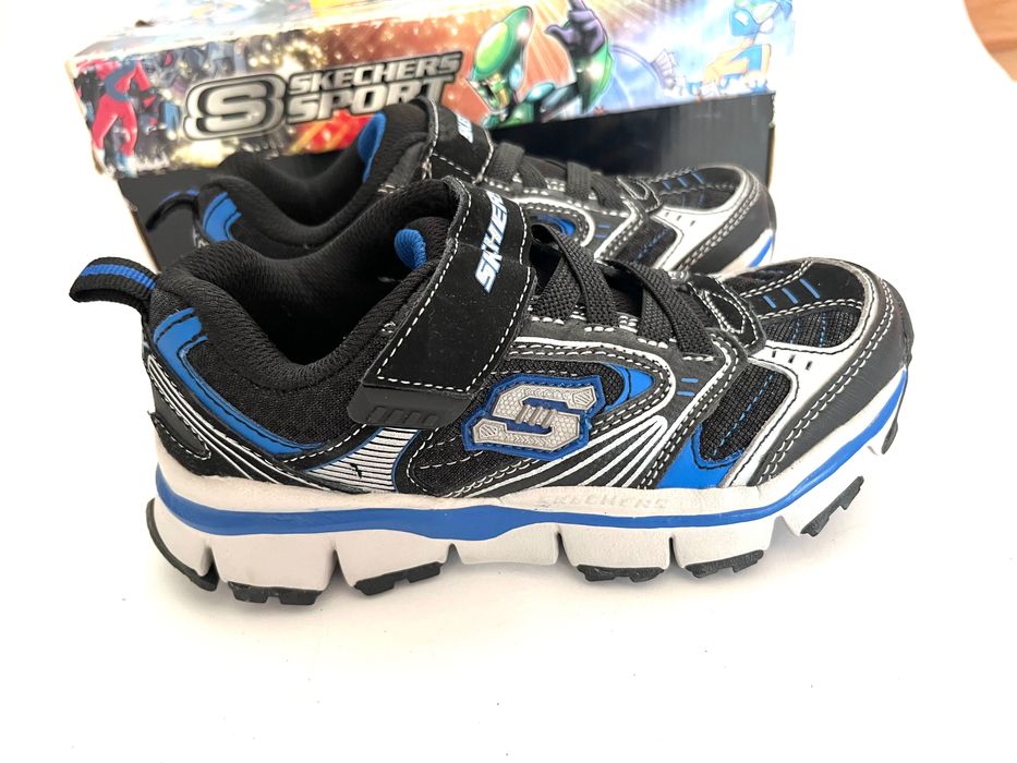 Adidasi Skechers noi