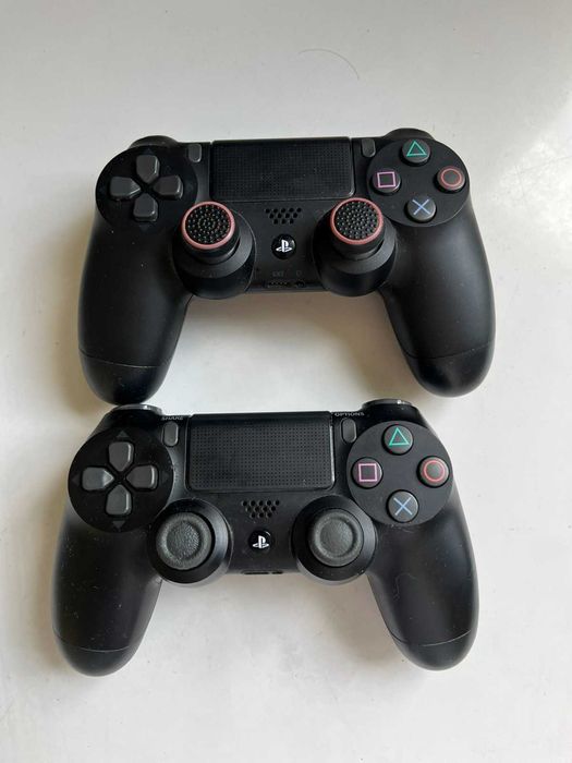 Playstation 4 +  два джойстика/ 13 игри