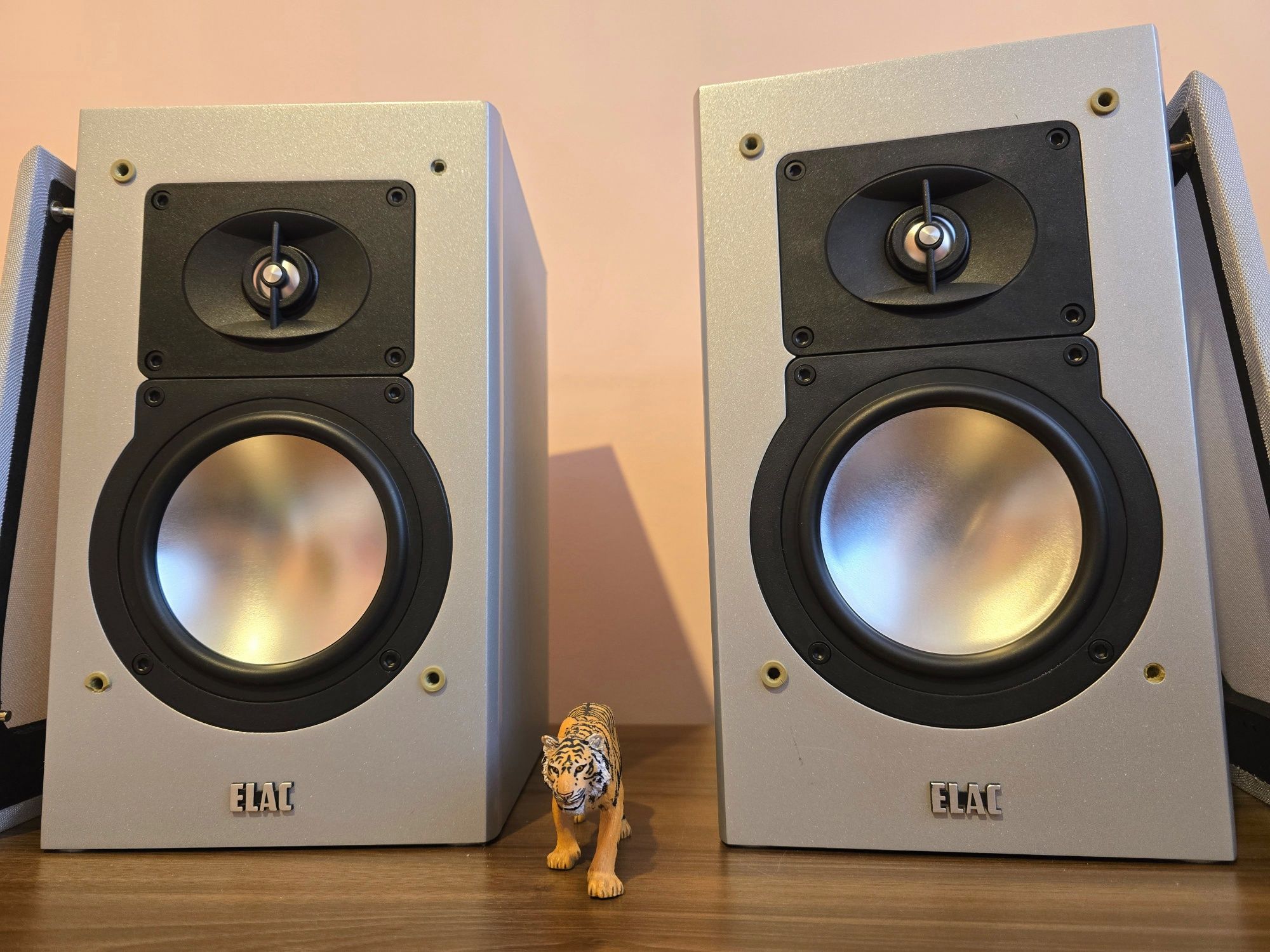Elac BS103.2 Series. Boxe raft high-end. Sunet magnific. Preț fix !