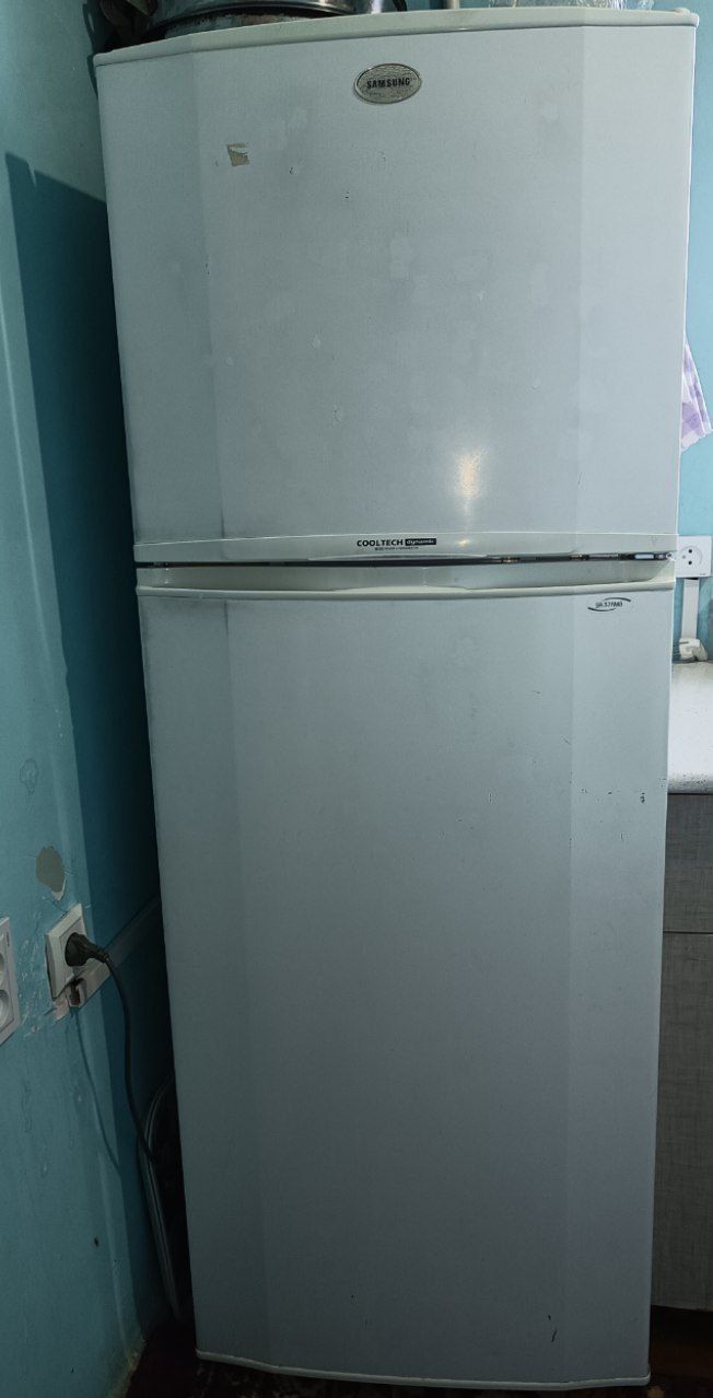 Холодильник SAMSUNG, в хорошем состоянии