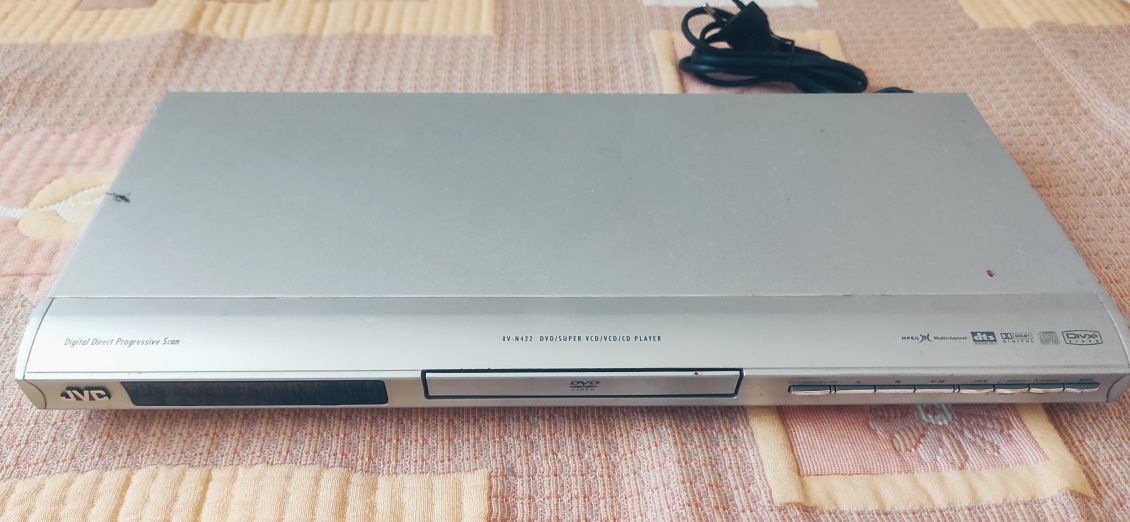 Продавам запазен DVD плеър JVC XV-N422S.
