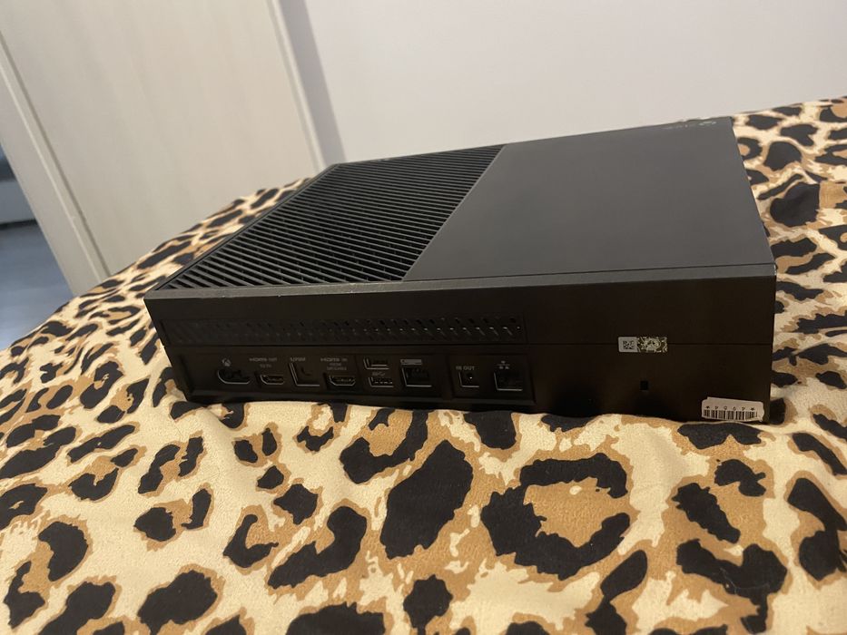 Xbox one cu 4 jocuri la pachet 1TB