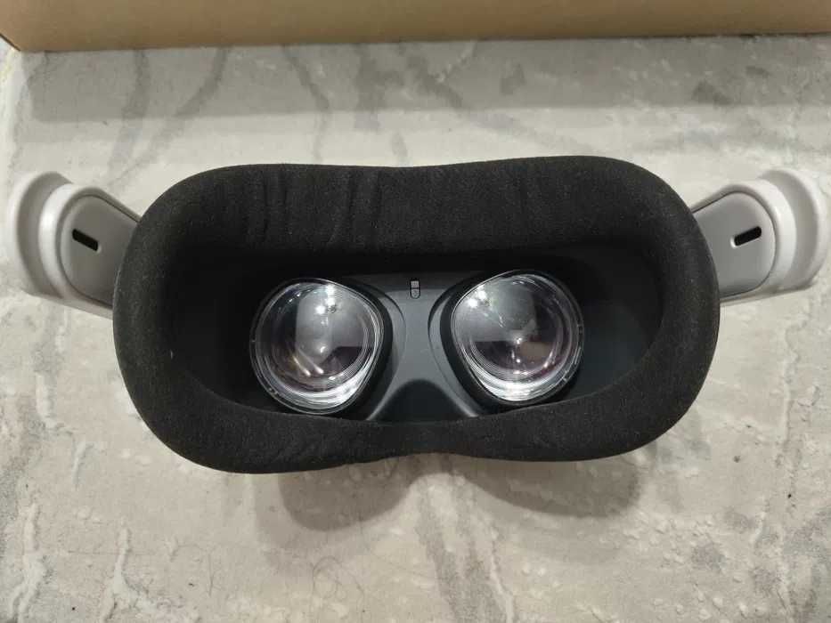 Продам Oculus Quest 2