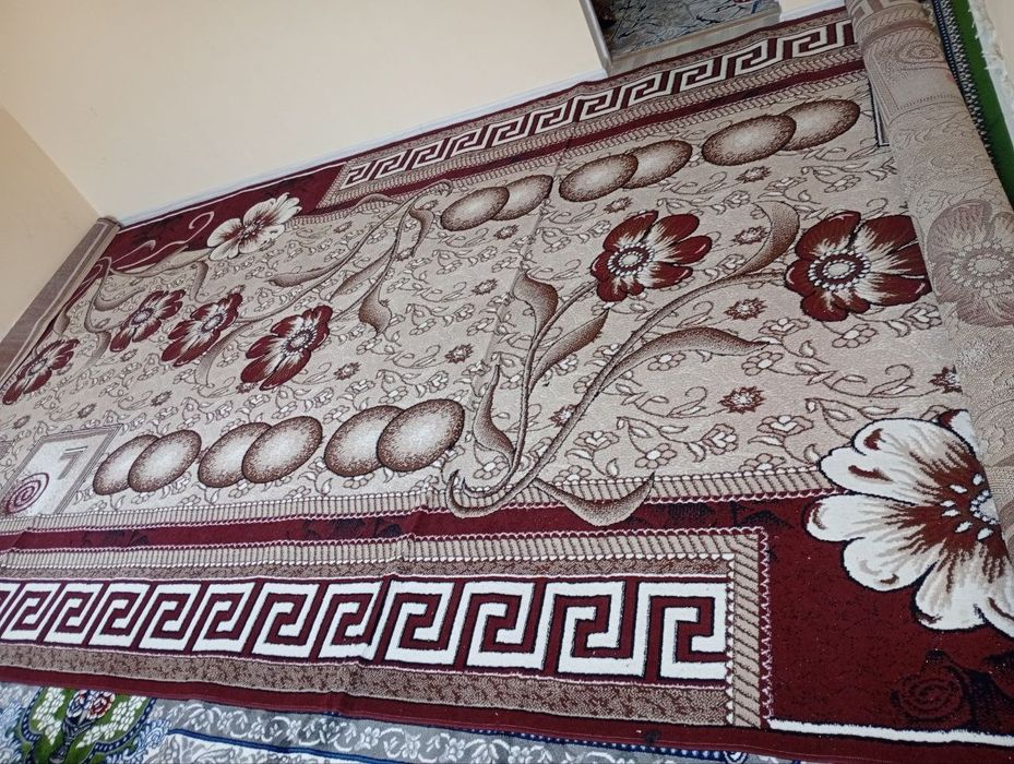 Gilam sotiladi 7 ga 3