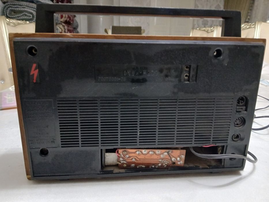 Акеан 109 радио прйомник с блутс и пулт упраления