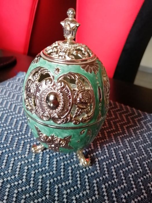 Невероятно Красив Свещник