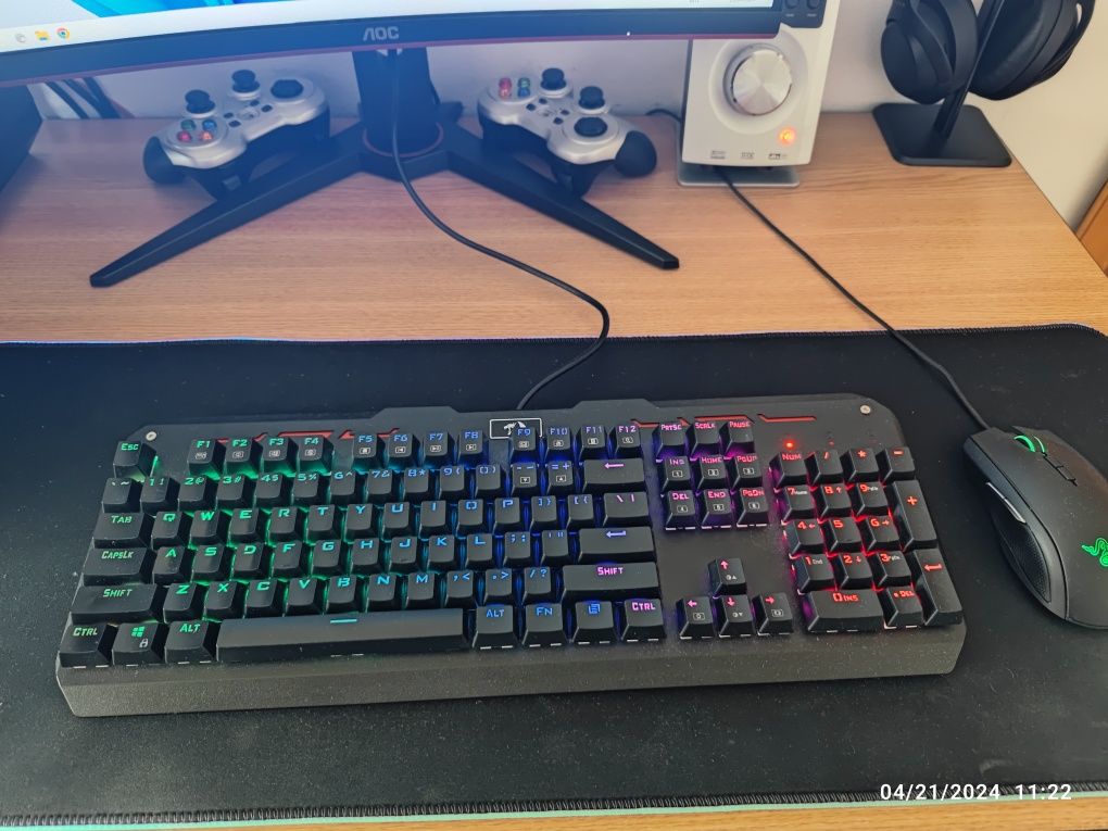 Tastatura mecanica RGB Redragon Varuna