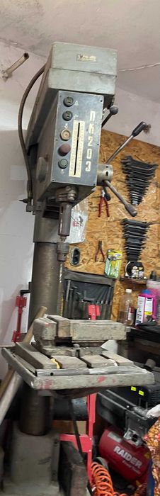 Продавам колонна бормашина ПК203