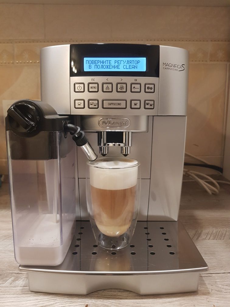 Продам кофемашину delonghi