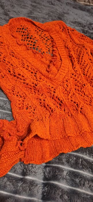 Продам вязаный (крупной вязки) пуловер с V- образным вырезом