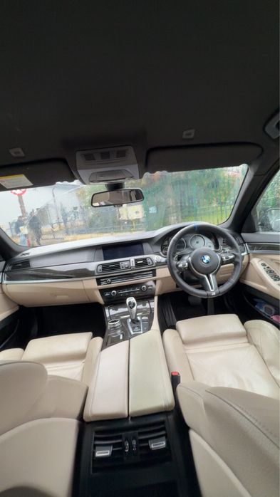 Vand  Bmw F10 2013 pachet M fabrică.